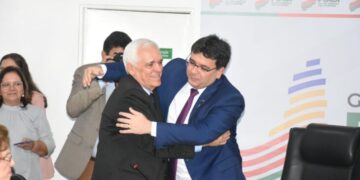 Rafael Fonteles transmite cargo para Themístocles Filho e viaja para a Europa