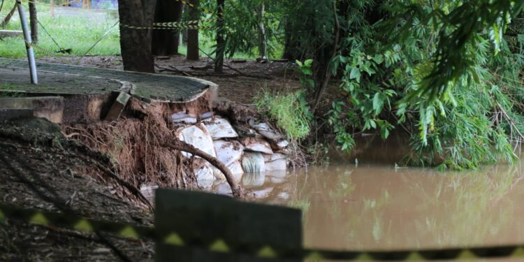 Parte do Parque Encontro dos Rios é interditado após risco de desabamento em Teresina