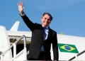 Com segurança reforçada, Bolsonaro retorna a Brasília nesta quinta (30)