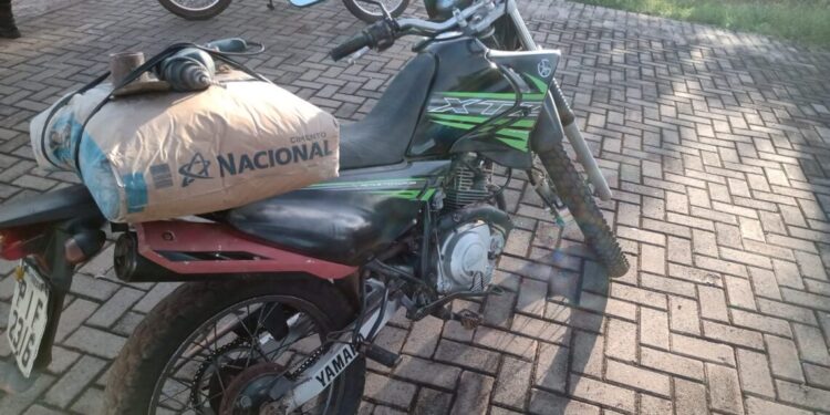 Motocicleta é apreendida com registro de roubo/furto em José de Freitas