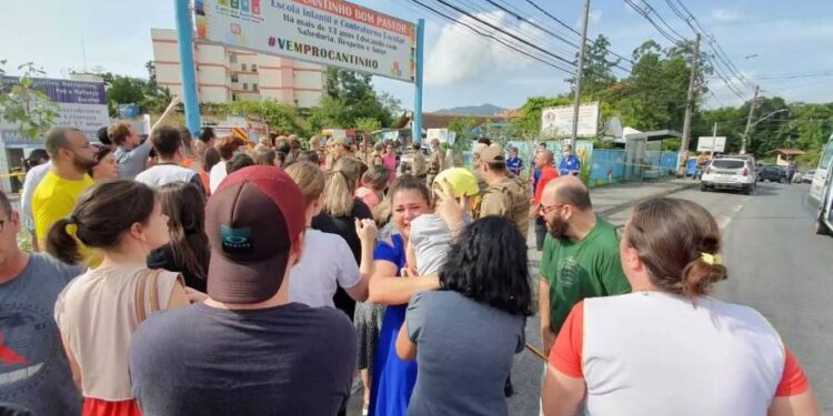 Quatro crianças são mortas após homem invadir creche com machado em Santa Catarina