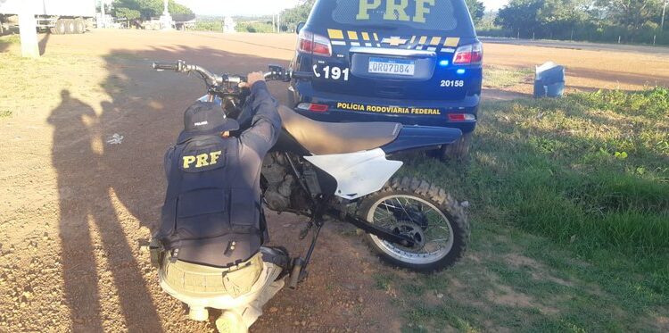 PRF recupera motocicleta furtada há quase 20 anos em fiscalização no Piauí