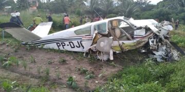 Avião de pequeno porte cai em São Luís, no Maranhão
