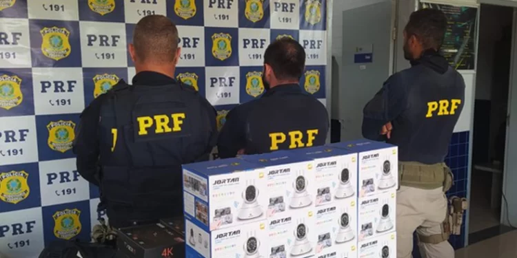 PRF faz apreensão de 140 produtos eletrônicos durante abordagem na BR-230