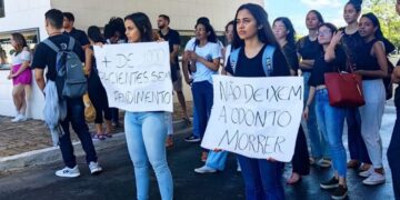 Estudantes denunciam falta de material em clínicas odontológicas da UFPI