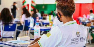 Todas as escolas da rede estadual de ensino médio serão de tempo integral até 2025, anuncia Governo