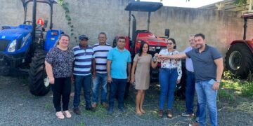 Deputado Federal Átila Filho entrega trator para a comunidade rural de José de Freitas