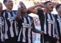 Botafogo vence Flamengo em grande clássico e lidera o Brasileirão