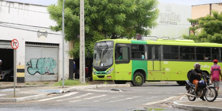 Strans anuncia reforço de mais 20 ônibus em Teresina