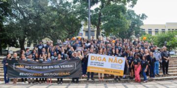 Trabalhadores fazem manifestação contra corte no Sesc e Senac em Teresina
