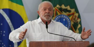 Presidente Lula anuncia política de reajuste do salário mínimo e isenção de IR