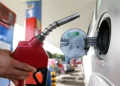 Preço da gasolina deve cair R$ 0,30 na semana que vem, anuncia Petrobras