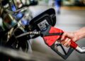 Gasolina terá redução de R$ 0,40 por litro nas refinarias a partir desta quarta