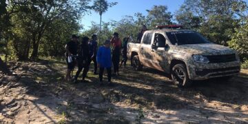 Grupo de praticantes de caiaque é resgatado após se perder em rio no interior do Piauí