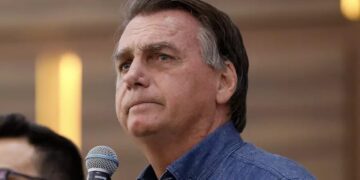 “Não tomei vacina. Não existe adulteração da minha parte”, diz Bolsonaro