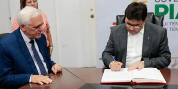 Rafael Fonteles transmite cargo de governador a Themístocles Filho