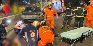 Motorista perde controle e capota carro na BR-316 em Teresina