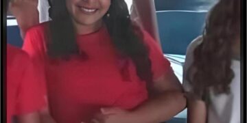 Adolescente de 12 anos morre eletrocutada ao usar celular carregando na tomada