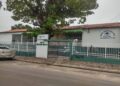 Adolescente fica ferido após ser atingido com golpe de facão na frente de escola no Piauí