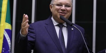 ONG aponta Florentino Neto como o pior deputado federal do Piauí