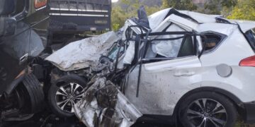Colisão entre carro e carreta deixa vários mortos no Sul do Piauí