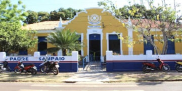 Alunos ficam feridos após serem atingidos por galho de árvore no pátio de escola em José de Freitas