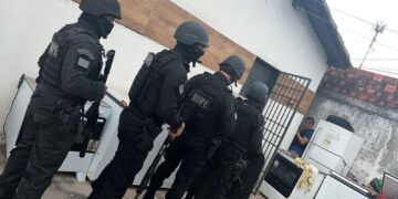 Homem é preso após manter o próprio pai refém por quase 4 horas em Teresina