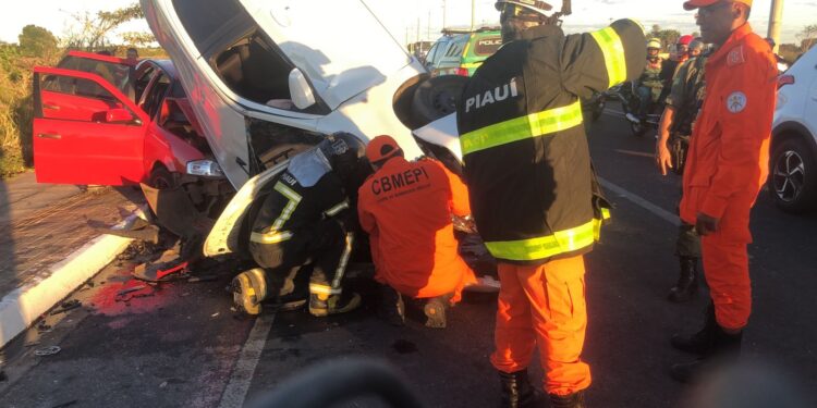 Grave acidente entre veículos deixa feridos na Avenida Poti Velho, zona Norte de Teresina