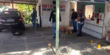 Homem é executado a tiros dentro de bar, em Parnaíba; polícia investiga motivação do crime