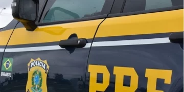 Homem de 42 anos morre após colidir carro em árvore na BR-230 em Oeiras