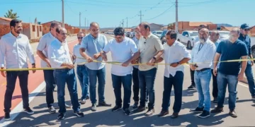 Rafael Fonteles entrega nova pista de aeródromo em Bom Jesus