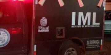 Servidor da UESPI morre após colisão frontal entre moto e caminhonete