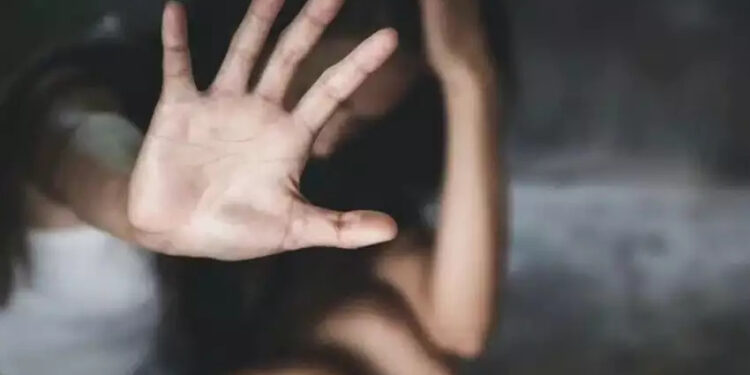 Mãe trava luta corporal e impede que homem estupre sua filha