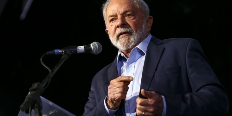 Em live, Lula defende fechamento de todos os clubes de tiro esportivo do Brasil