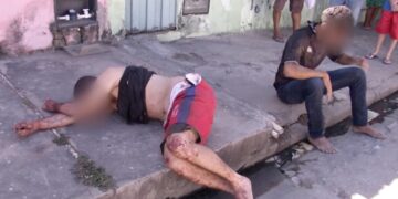 Dupla é espancada por populares após tentar roubar moto em Teresina