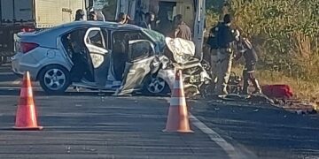 Pai e filha morrem em colisão frontal entre dois veículos na BR-316