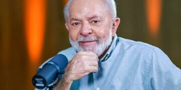 Deputados federais assinam pedido de impeachment de Lula