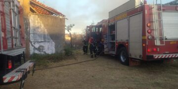 Incêndio de grandes proporções atinge imóvel em Teresina