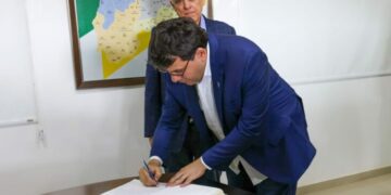 Rafael Fonteles reassume Governo do Estado após retornar do exterior