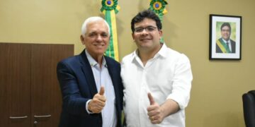 Governador Rafael Fonteles transmite cargo a Themístocles Filho para viagem aos Estados Unidos