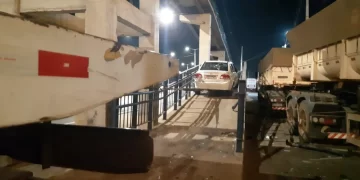 Carro desgovernado invade passarela na BR 316 em Teresina nesta sexta-feira