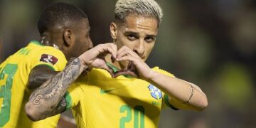 Antony é desconvocado da Seleção após acusações de agressão à ex-namorada