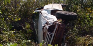 Carro capota e homem morre após ser arremessado para fora do veículo no interior do Piauí