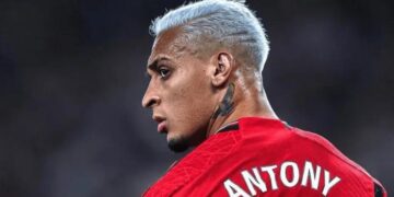 Antony é afastado do Manchester United após acusação de agressão a ex-namorada