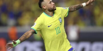 Neymar se torna maior artilheiro do Brasil após jogo contra a Bolívia