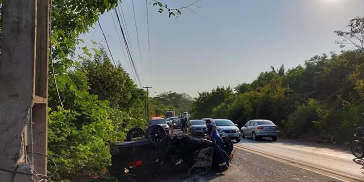 Acidente entre carro e motocicleta deixa uma pessoa morta na BR-343 em Teresina