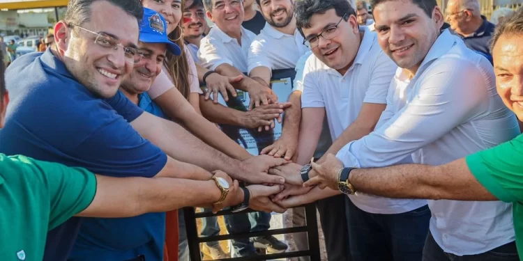 Rafael Fonteles inaugura restauração da PI-214, que liga Esperantina a Morro do Chapéu