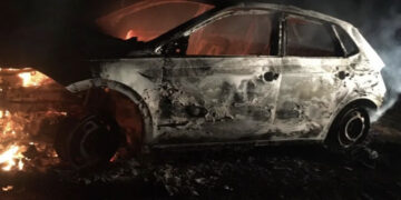 Carro com suspeita de roubo é incendiado nesta sexta-feira em José de Freitas