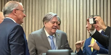 Hugo Napoleão é homenageado pela OAB Nacional em Brasília