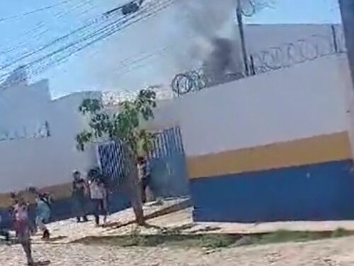 Princípio de incêndio atinge escola na cidade de Teresina e assusta alunos